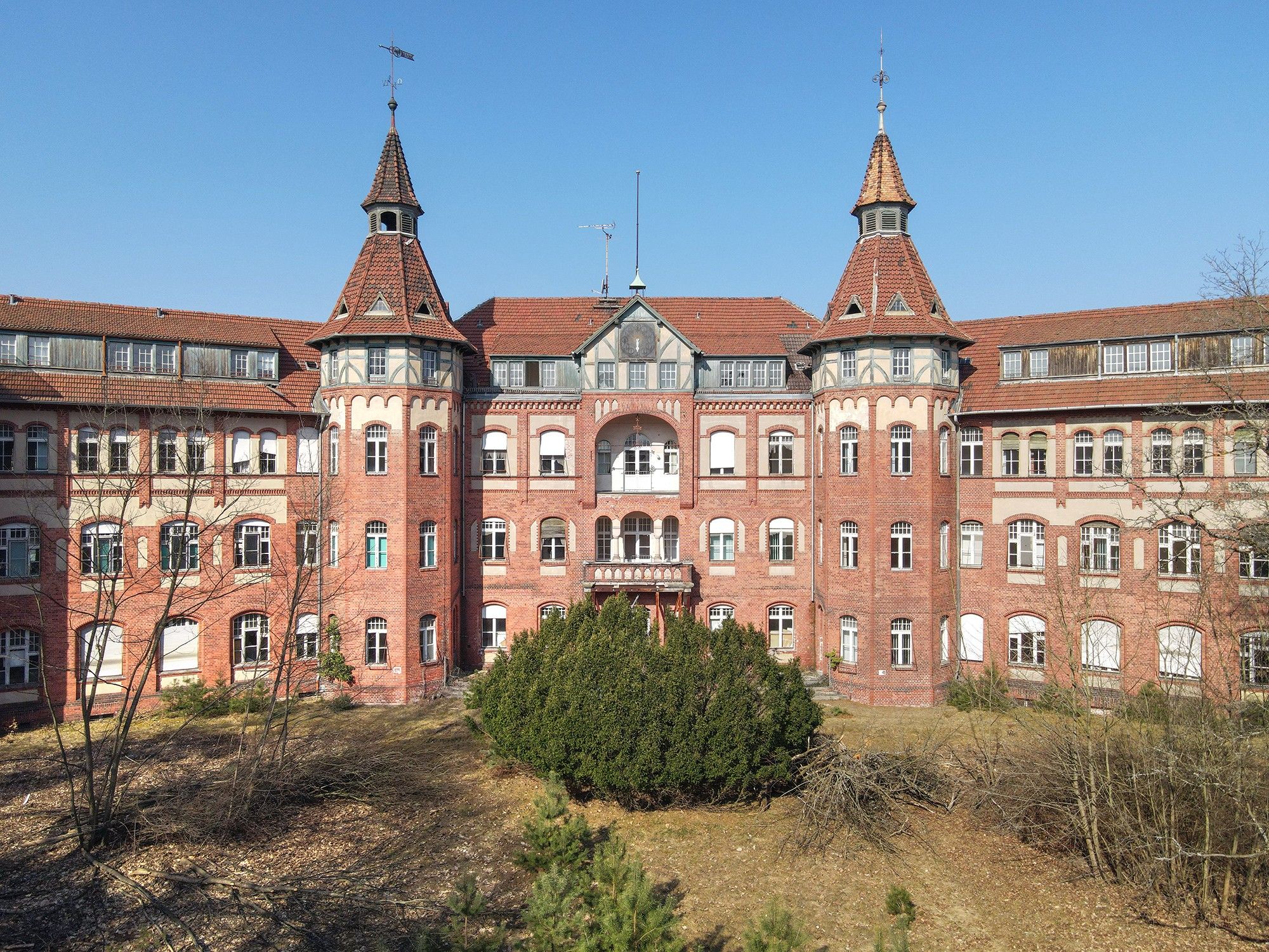 Obrázky Historický objekt v braniborských lesích: Bývalé sanatorium