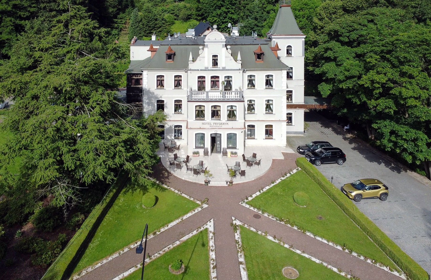 Obrázky Historický hotel Duszniki-Zdrój na polsko-české hranici
