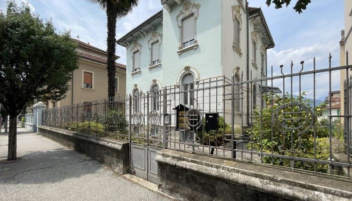 Apartmán v historické budově na prodej Luino, Lombardia,  Itálie
