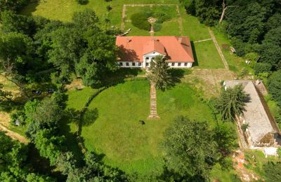 Zámeček na prodej Rożnów, Dwór w Rożnowie, Malopolské vojvodství, Foto z dronu