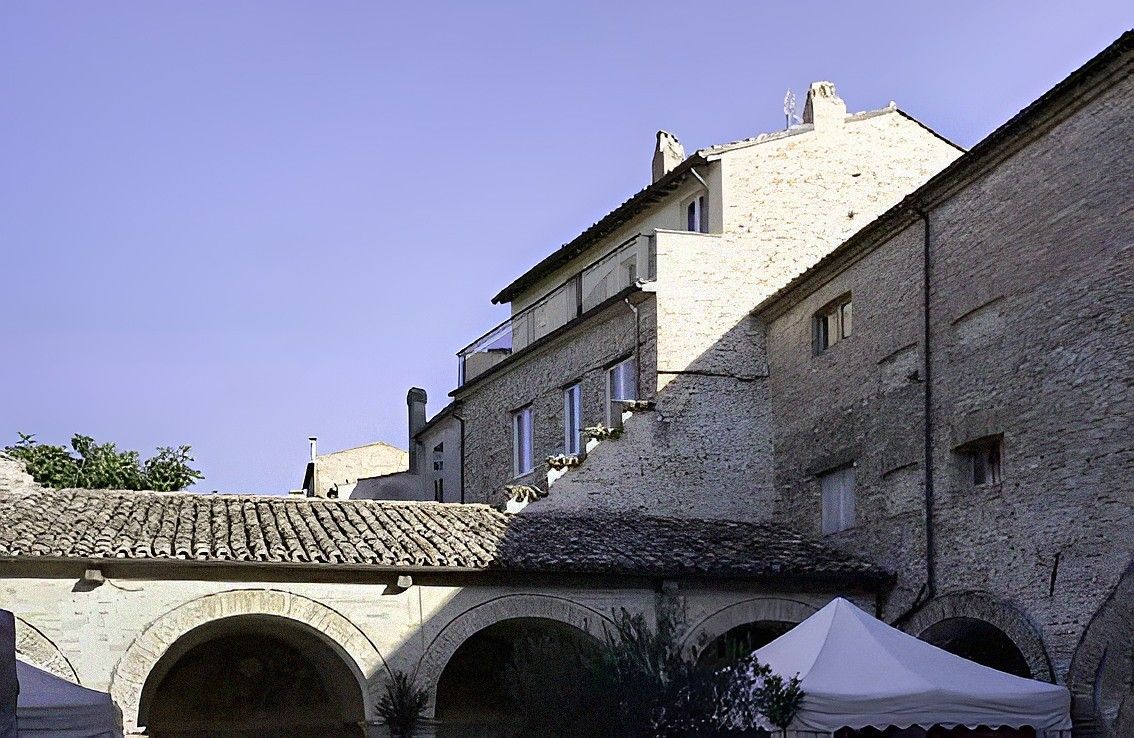 Offida, Marche na prodej
