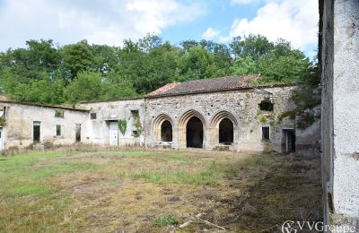 Klášter na prodej Foix, Occitanie, Nádvoří