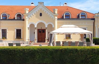 Zámeček na prodej Trnavský kraj, Pohled zepředu
