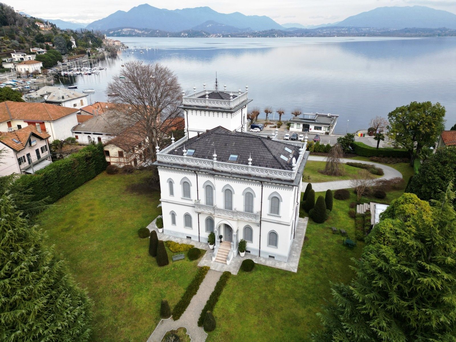 Obrázky Exkluzivní rezidence z období Belle Epoque u jezera Maggiore