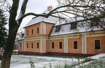 Zámeček na prodej Nitranský kraj, Pohled zvenku