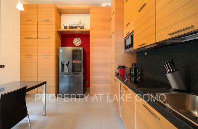 Reprezentativní byt v historické budově na prodej Torno, Lombardia, Kuchynĕ