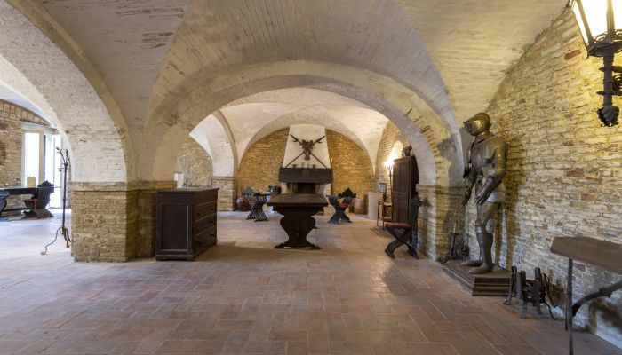 Městský palác na prodej Filottrano, Marche,  Itálie