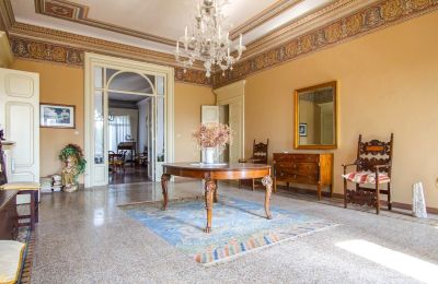 Historická vila na prodej Lazise, Benátsko, Vstupní hala