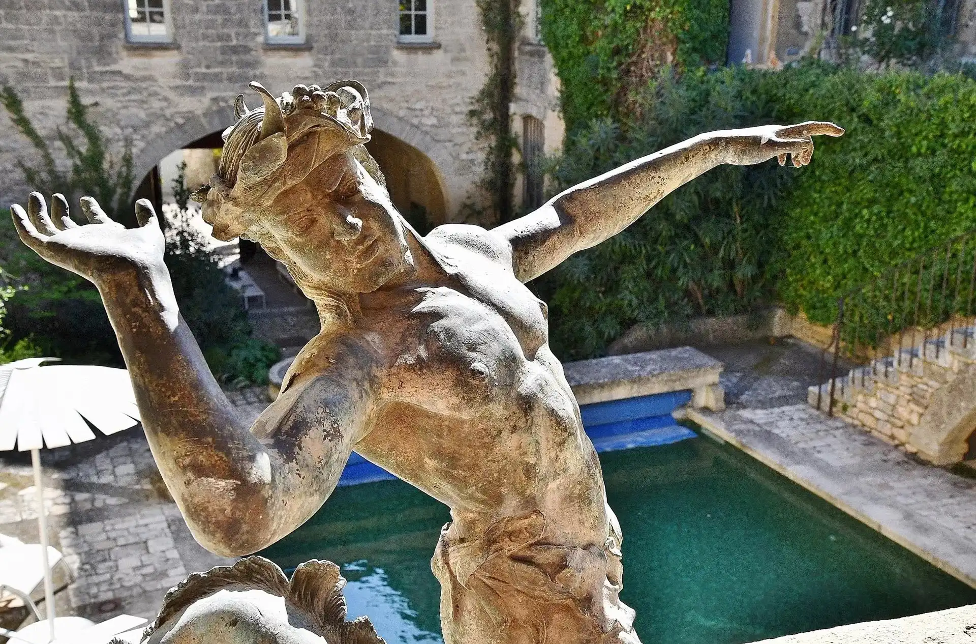 Obrázky Zámek u Uzès - dokonalá harmonie starobylosti a moderny