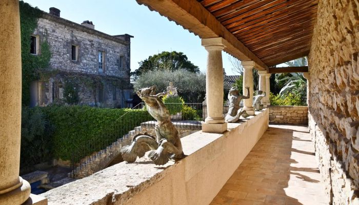 Zámek na prodej Uzès, Occitanie,  Francie