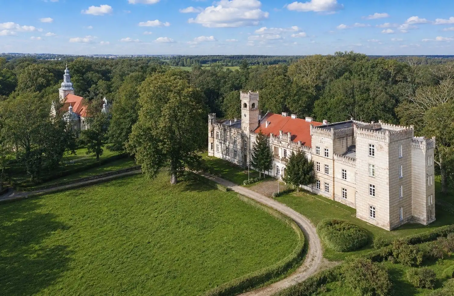 Obrázky Novogotický zámeček v Gościeszyně - Anglická novogotika ve Velkém Polsku