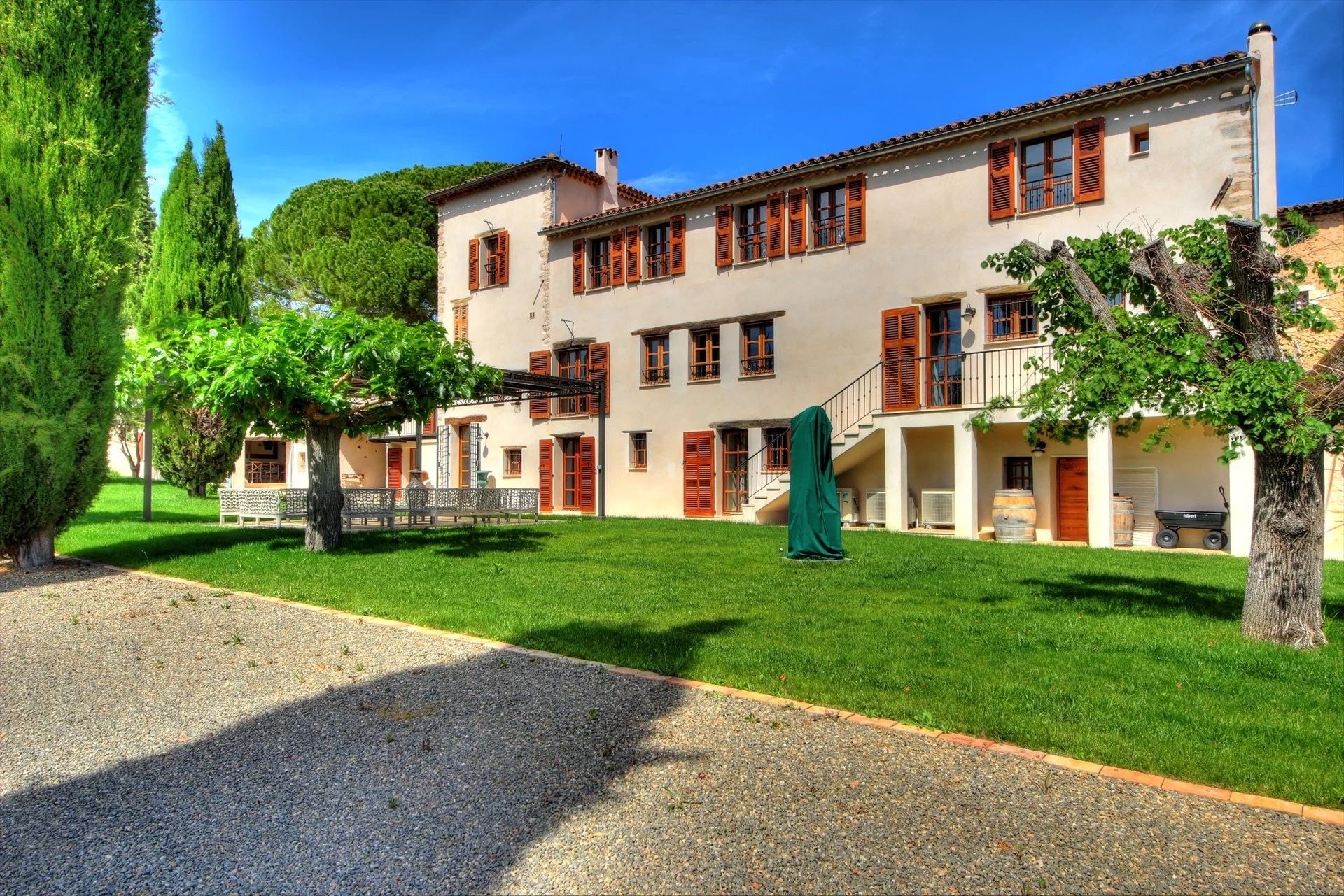 Obrázky Historická nemovitost v regionu Provence-Alpes-Côte d'Azur