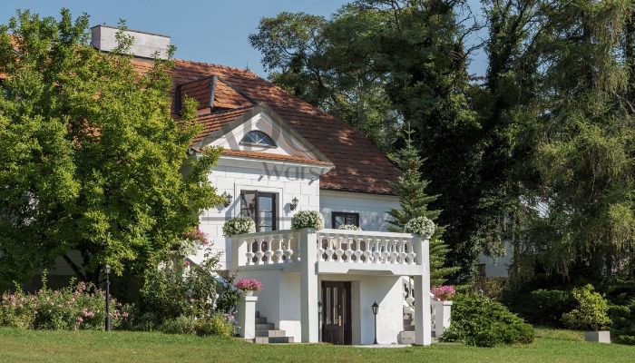 Zámeček s parkem a hospodářskými budovami u Varšavy