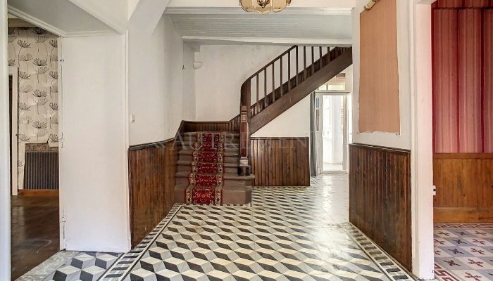 Historická nemovitost na prodej Bessières, Occitanie,  Francie