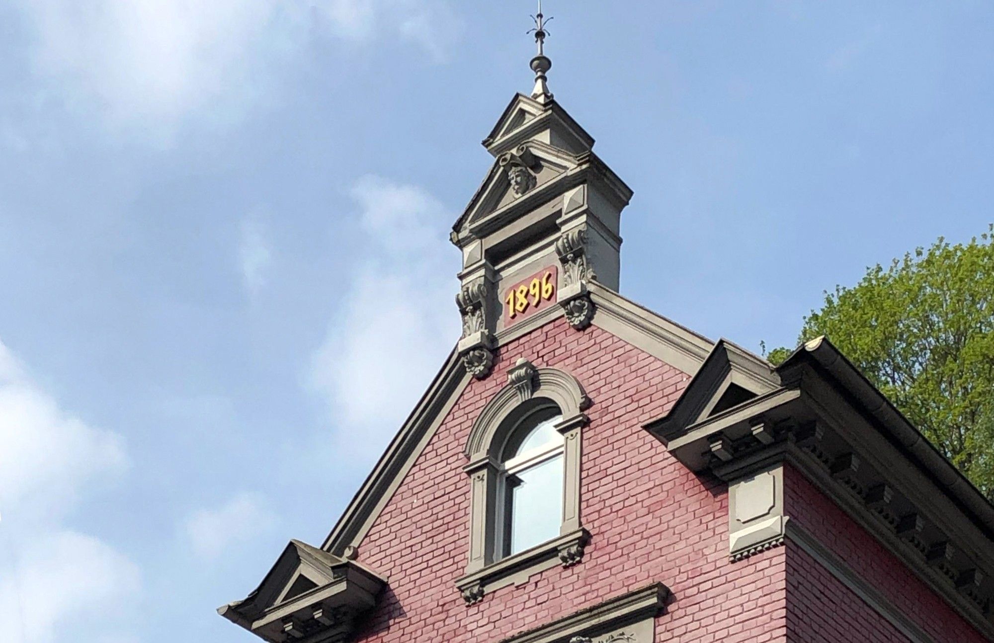 Obrázky Historická vila v Alteně, Německo – Unikátní nemovitost s výhledem na hrad