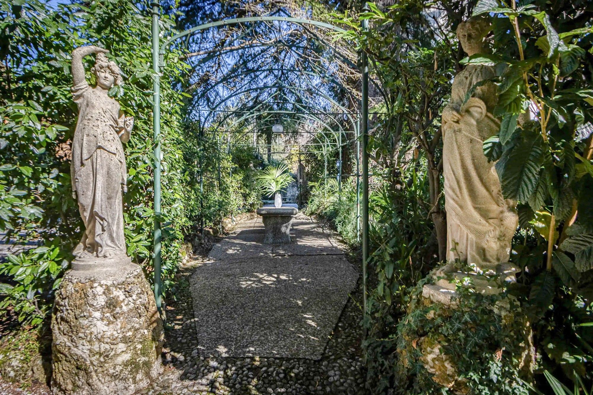Obrázky Historická vila nedaleko Coma s parkem a hostinským domem