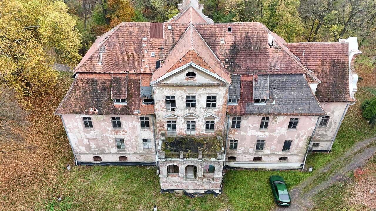 Obrázky Historický zámeček v Rychnówě s parkem a investičním potenciálem