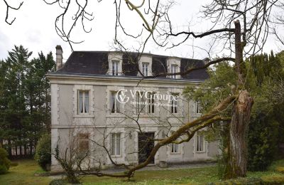 Historické nemovitosti, Šlechtický dům z roku 1880 u Angoulême – Elegantní rezidence se zahradou a vedlejšími budovami