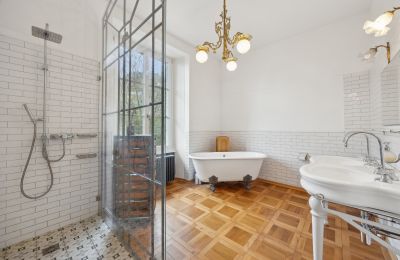 Historická vila na prodej Biel/Bienne, Alpenstrasse 95, Bern/Berne, Badezimmer mit freistehender Badewanne und begehbarer Dusche