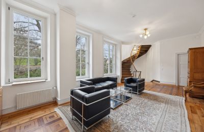 Historická vila na prodej Biel/Bienne, Alpenstrasse 95, Bern/Berne, Vorraum mit kunstvoll verlegtem Tafelparkett