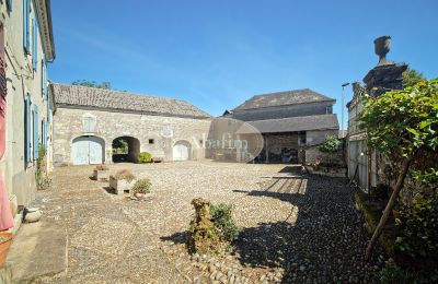 Historická nemovitost na prodej Nay, Nouvelle-Aquitaine, Nádvoří