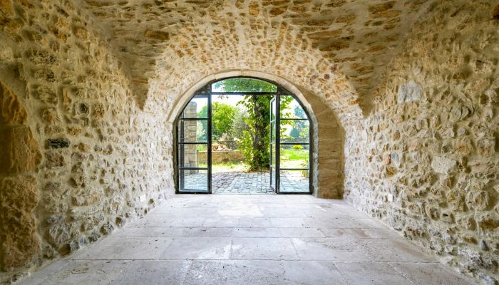 Historická nemovitost na prodej Uzès, Occitanie,  Francie