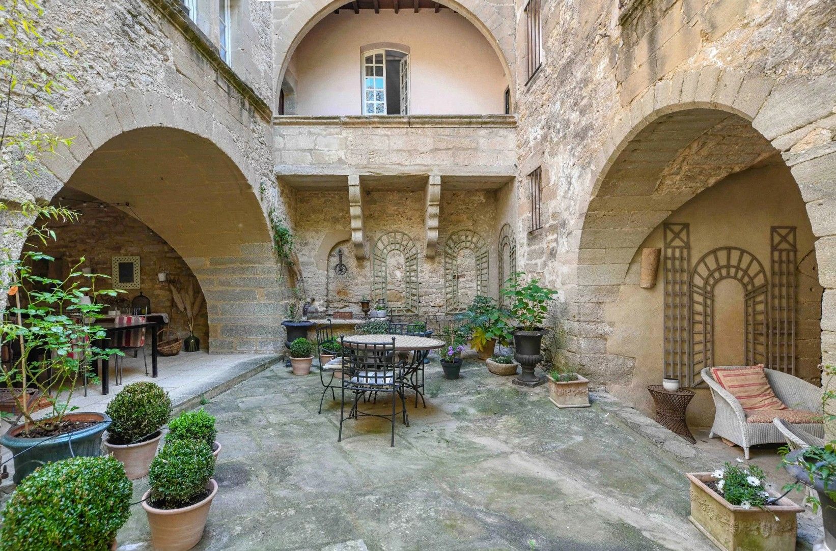Obrázky Historická rezidence s nádvořím a 7 apartmány nedaleko Uzès