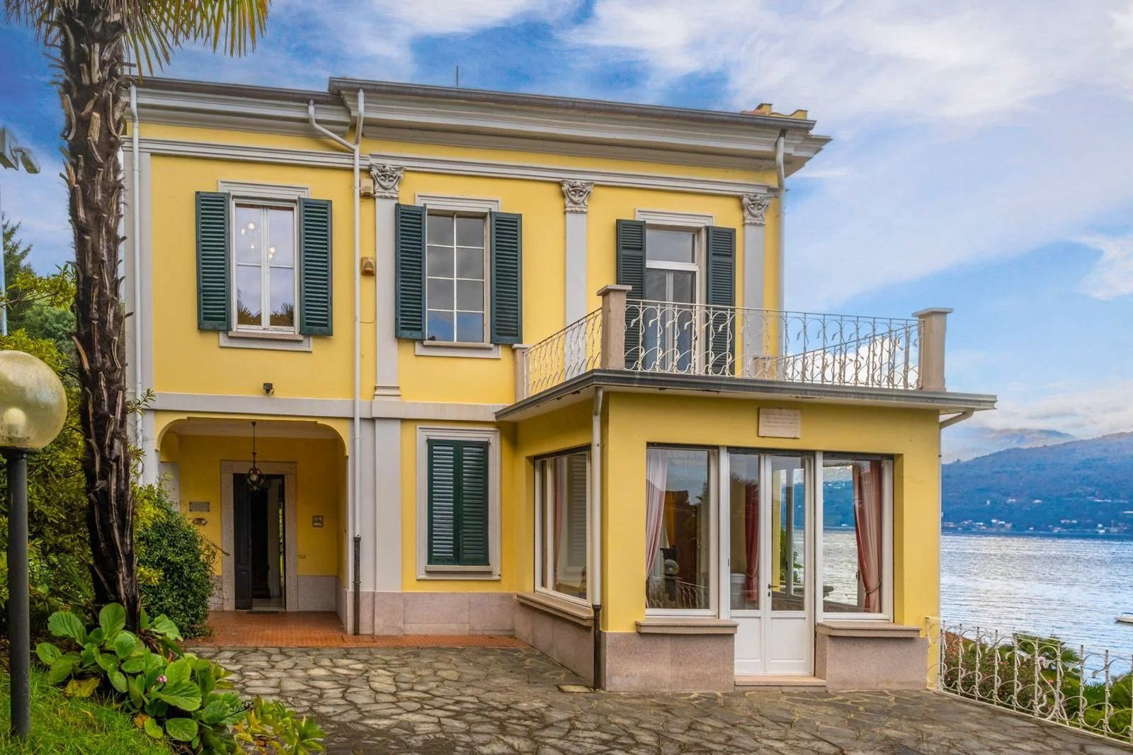Obrázky Historická vila s výhledem na jezero Lago Maggiore na jedné z nejžádanějších adres v Baveno