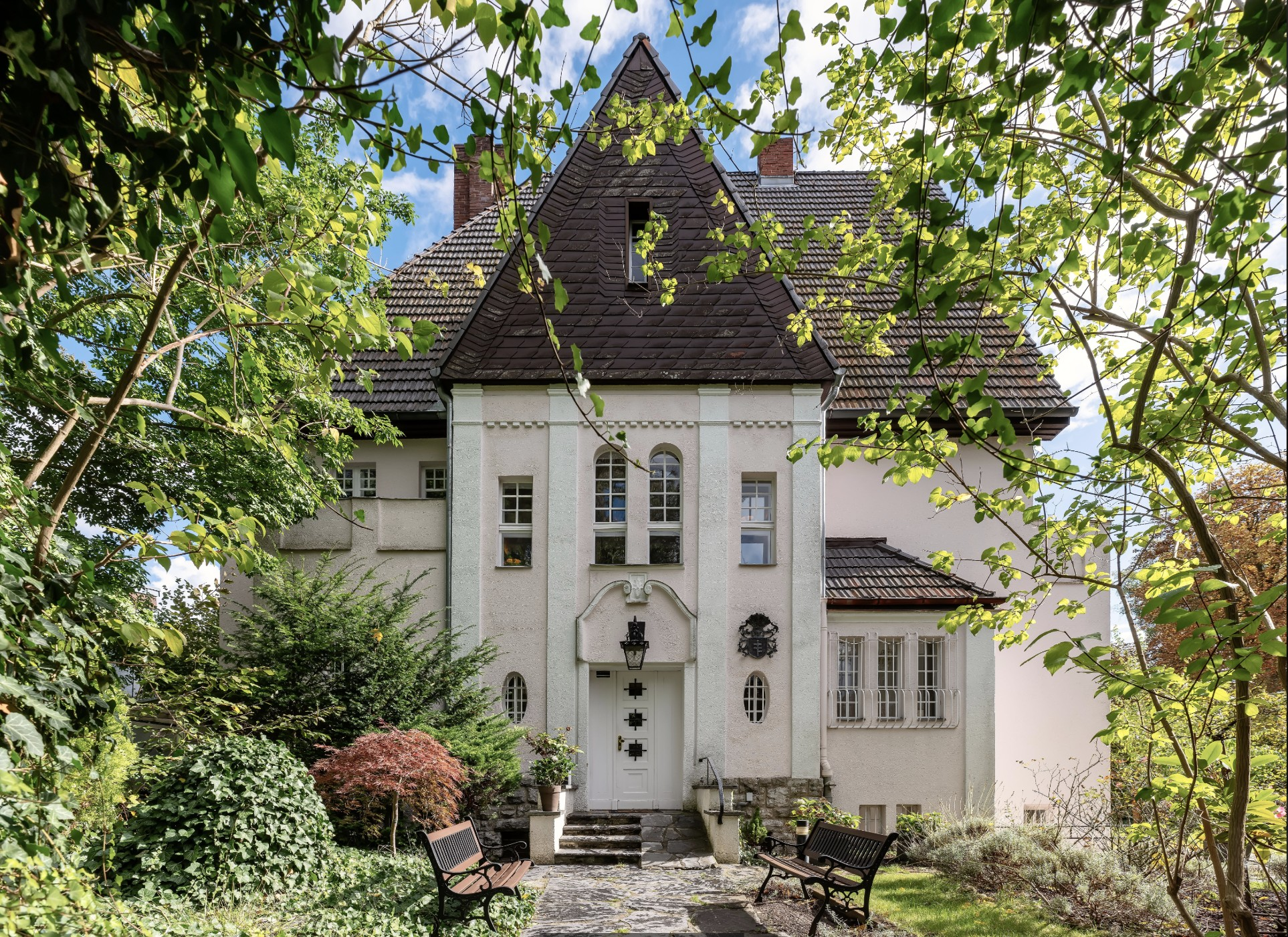 Obrázky Historická vila v Berlíně-Frohnau s upravenou zahradou, samostatným apartmánem a domkem u bazénu