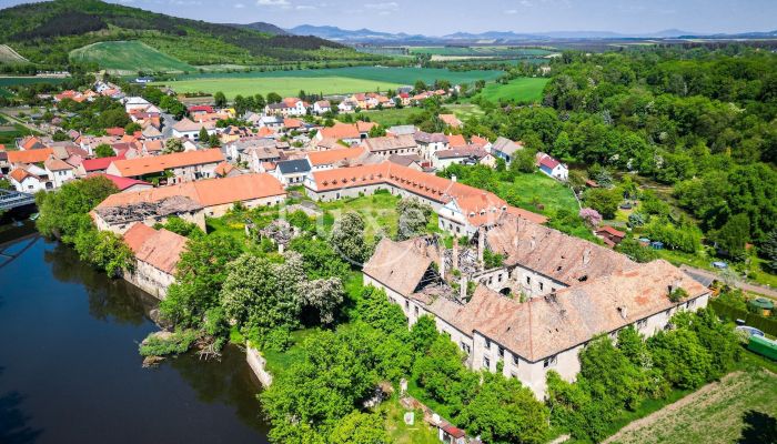 Zámek na prodej Vršovice, Ústecký kraj,  Česko