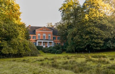 Historické nemovitosti, Zámecké sídlo v severním Německu – noblesa, příroda a potenciál v harmonii