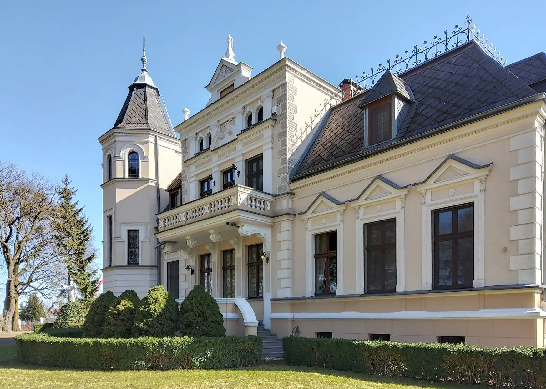 Obrázky Zámeček s parkem a stájí v Kujavsko-pomořském vojvodství
