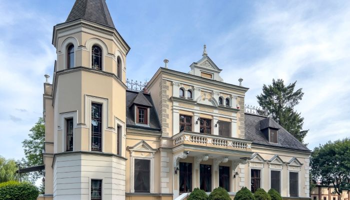 Zámeček s parkem a stájí v Kujavsko-pomořském vojvodství