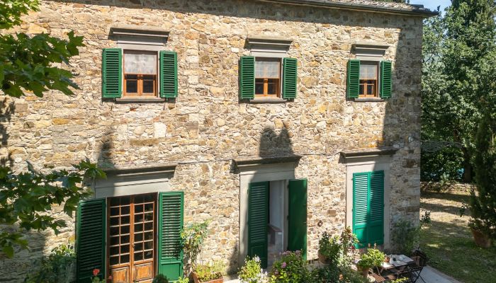 Historická vesnička s vilou a šesti hostinskými domy v Castellina in Chianti, Důvěrná nabídka nemovitosti