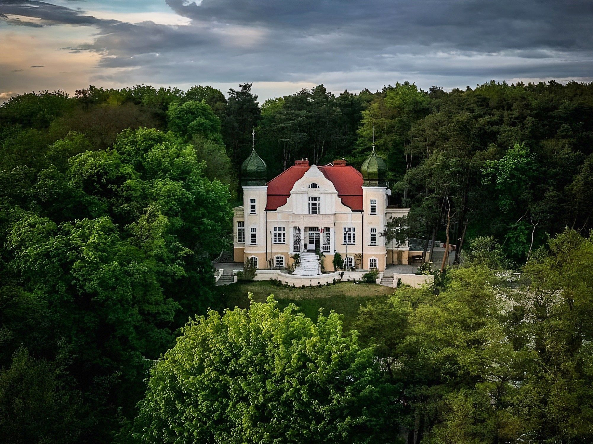 Obrázky Villa Dülfer v Barlinku – někdejší „Cibulový palác“ s bohatou historií