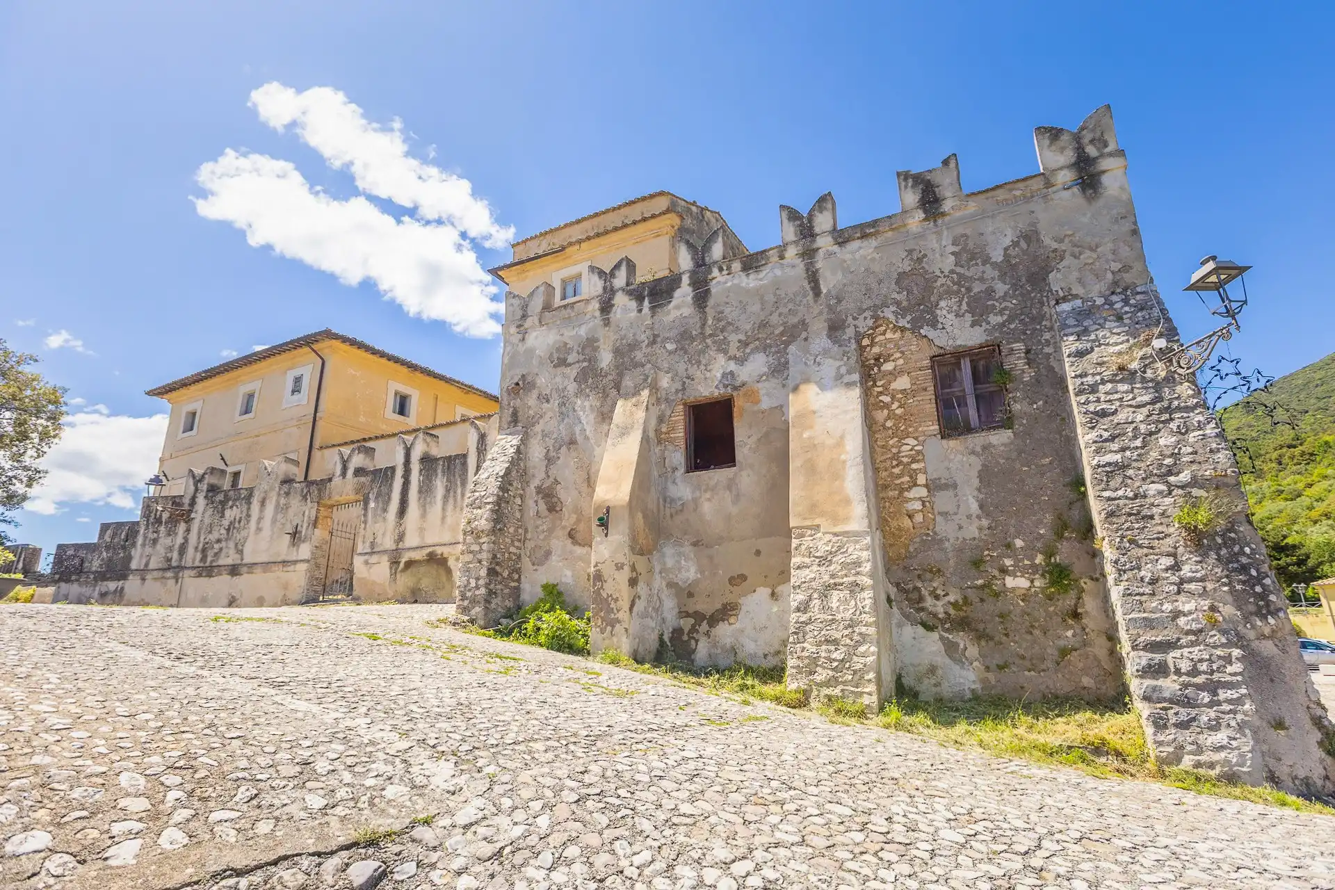 Obrázky Hrad ve Vacone (Lazio) s výhledem do údolí, 60 km od Říma