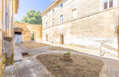 Hrad na prodej Vacone, Piazza del Municipio 1, Lazio, Nádvoří
