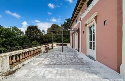 Historická vila na prodej San Giuliano Terme, Toscana, Terasa