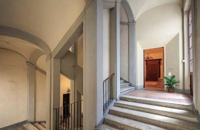 Městský palác na prodej Siena, Via di Pantaneto, Toscana, Velké schodiště