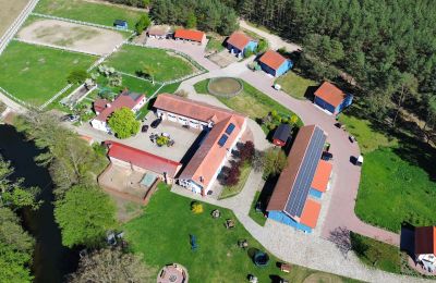 Historické nemovitosti, Historická usedlost v Polsku s hotelem, jezdeckou stájí a zemědělskou půdou