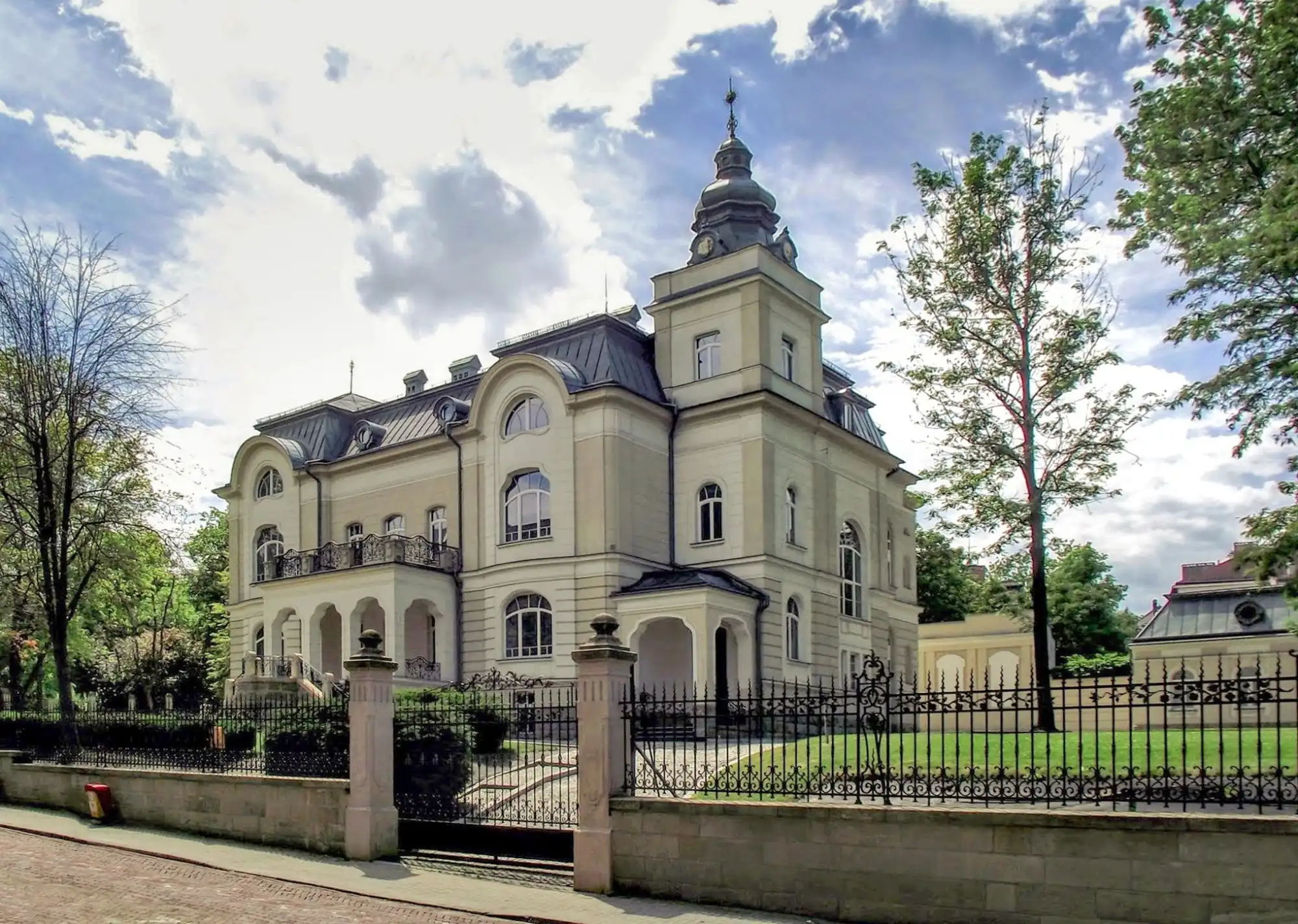 Obrázky Vila textilního továrníka Hermanna Schneidera – Kulturní památka industrializace