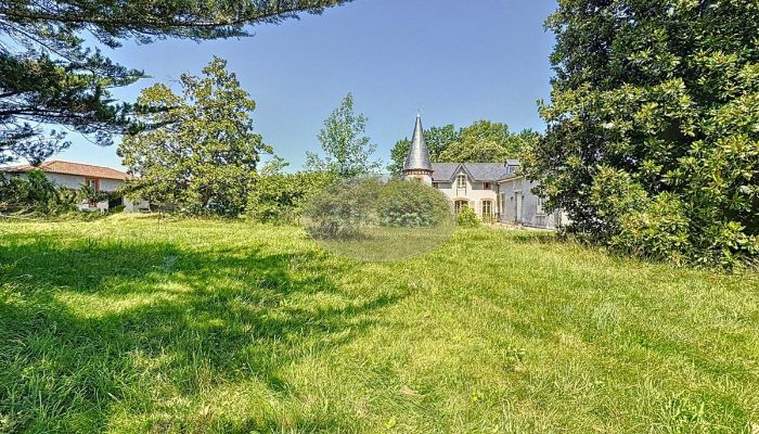 Historická nemovitost na prodej Lannemezan, Occitanie,  Francie