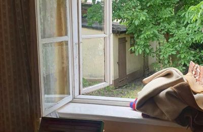 Historická nemovitost na prodej Izbica Kujawska, Toruńska 9, Kujavsko-pomořanské vojvodství, widok na ogród i pomieszczeie gospodarcze