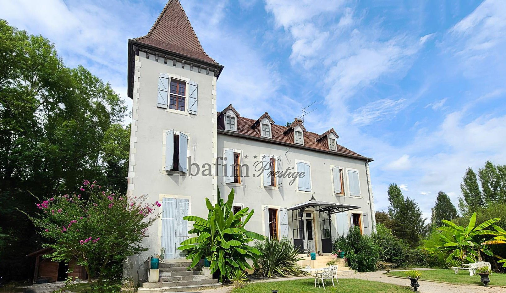 Obrázky Chateau u Pau s rozlehlým parkem a koňskými stájemi