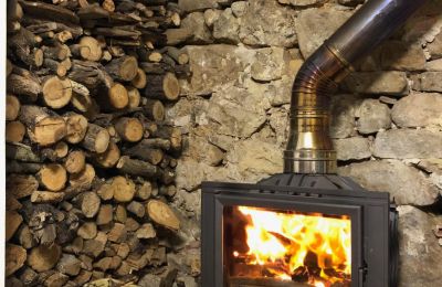 Venkovský dům na prodej Niévares, Asturias, Kamin in der Küche 