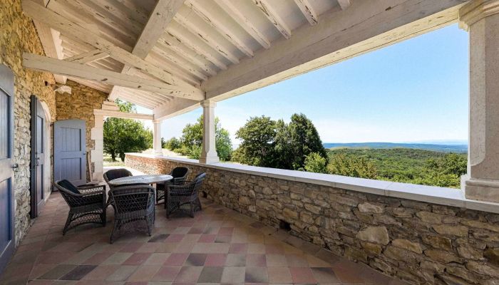 Historická nemovitost na prodej Uzès, Occitanie,  Francie