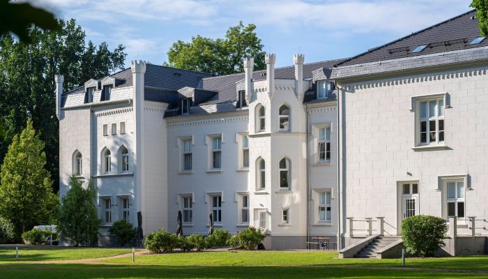 Zámek na prodej 18445 Groß Mohrdorf, Meklenbursko-Přední Pomořansko,  Německo