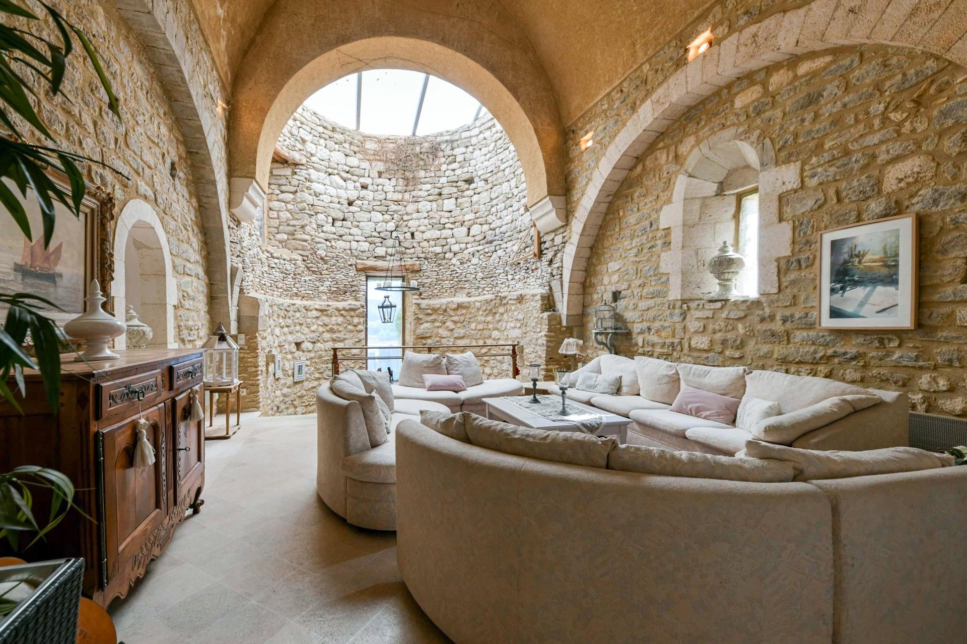 Obrázky Bývalý kostel z roku 815 – Bydlení s historickým kouzlem