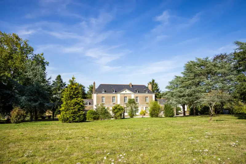 Zámeček na prodej Couëron, Pays de la Loire,  Francie, 1