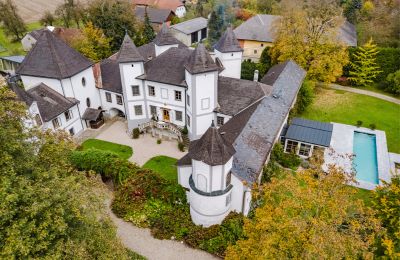 Zámek na prodej 4693 Desselbrunn, Oberösterreich, Die Südwestansicht samt Poolanlage